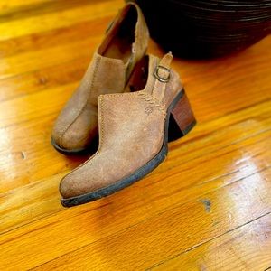 Born block heel ankle boot with zipper